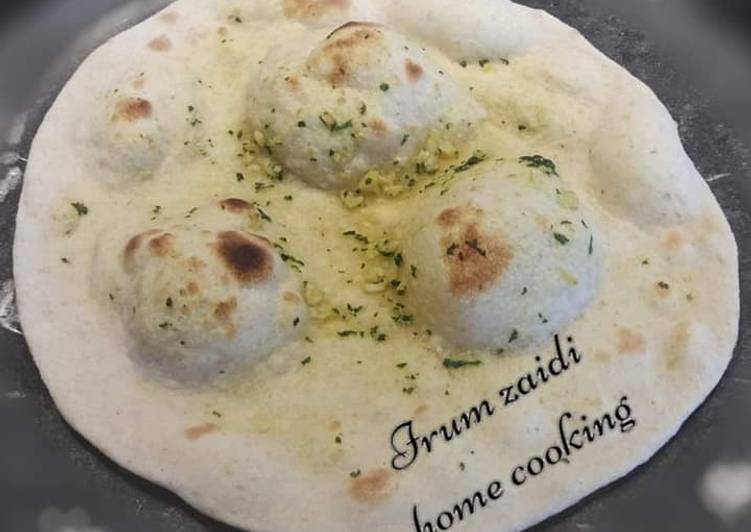 Homemade Garlic Yoghurt Naan s/w Chiken & Spinc Curry