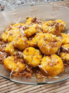 Una foto de Ñoquis soufflé de zapallo cabutiá 🎃 Ñoquis con forma de calabaza