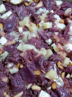 Una foto de Lombarda con frutos secos y queso