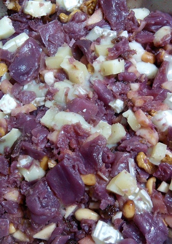 Una foto de Lombarda con frutos secos y queso