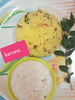 A picture of Lemon rice with coconut chutney.