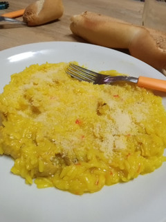 Una foto de Arroz amarillo económico 😊👍🏽