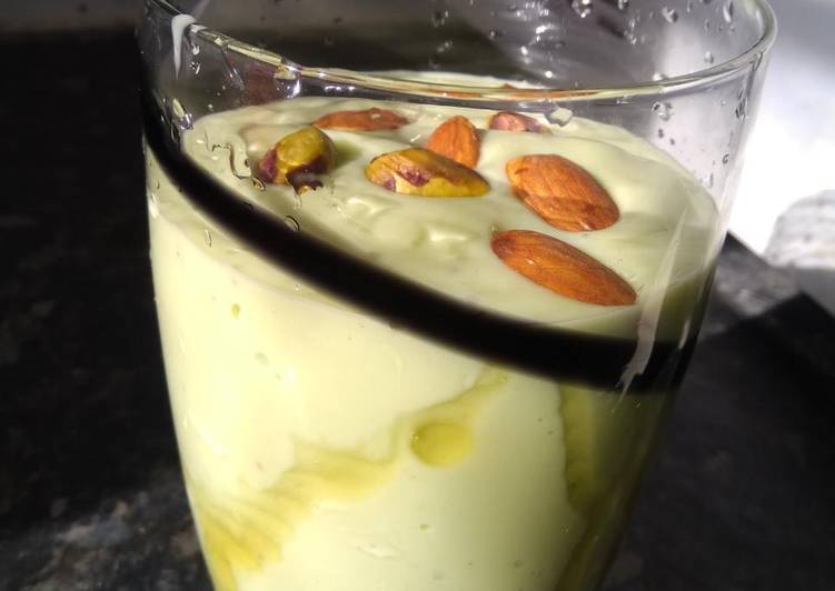 Recipe of Speedy Avocado smoothie