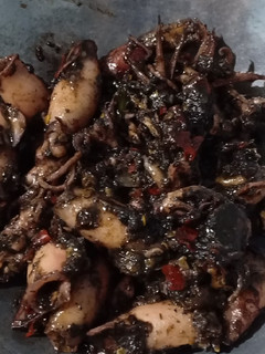 Foto resep Cumi tinta hitam pedes😋