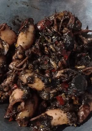 Foto resep Cumi tinta hitam pedes😋