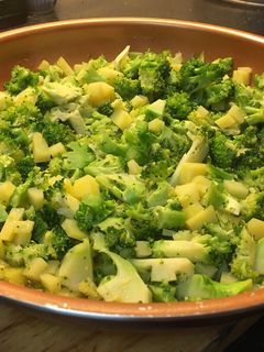 Una foto de Salteado de brócoli y patata riquísimo 😋