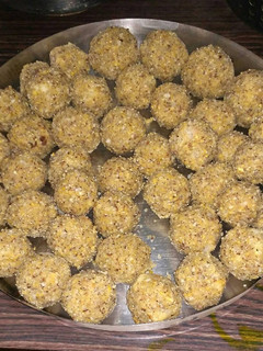 A picture of Dry dates laddoo.