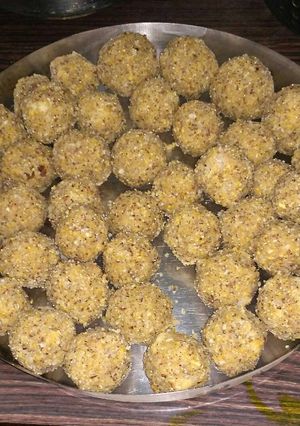 A picture of Dry dates laddoo.