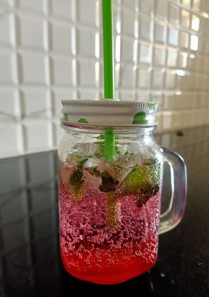 ગુલાબ મોકટેલ (Rose Mocktail Recipe In Gujarati) રેસીપી મુખ્ય ફોટો