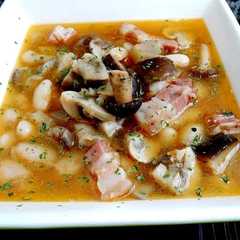 Una foto de Fabada con setas