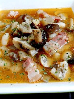 Una foto de Fabada con setas