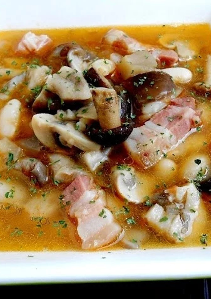 Una foto de Fabada con setas