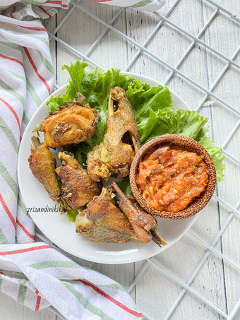 Bagaimana Membuat Ayam goreng kampung gurih empuk Enak