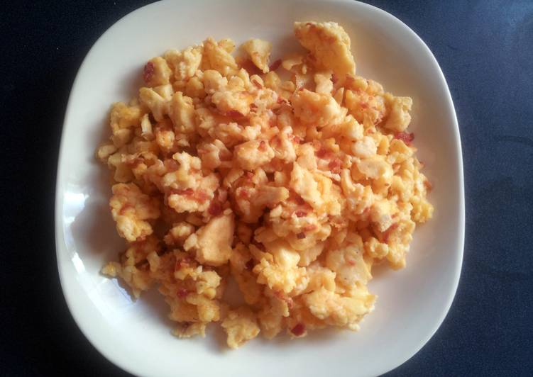 Recipe of Quick Scrambled eggs with bacon