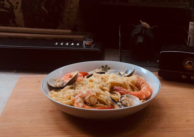 奶油鮮蝦蛤蜊義大利麵食譜與作法by 魁葵 Cookpad
