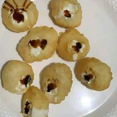 A picture of Dahi wale golgappe.