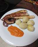 Pulpo frito con papas arrugas y mojo de pimiento del piquillo