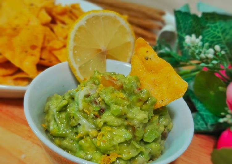 Guacamole Nachos