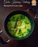 Gulai Kuning Udang Bersama Pucuk Labu