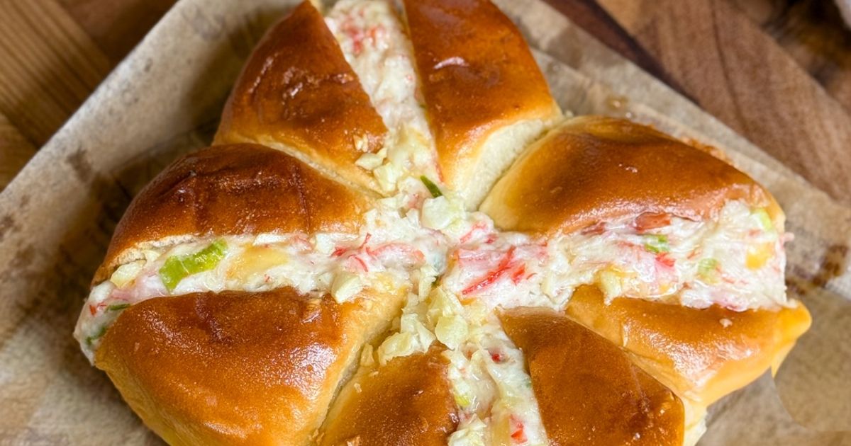 Crab Rangoon Stuffed Hawaiian Rolls Recipe By Jc.Eeats
