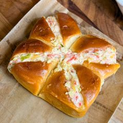 A picture of Crab Rangoon Stuffed Hawaiian Rolls.