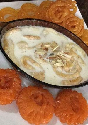 A picture of Dhood jalebi.