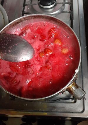Una foto de Mermelada De Frutilla🍓🍓