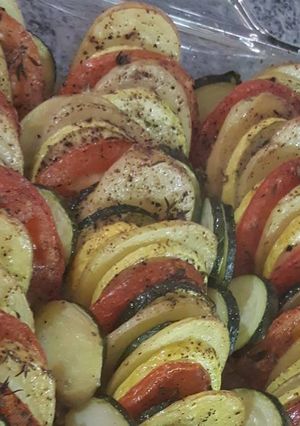 A picture of Baked potato,zucchini,yellow squash,tomato.