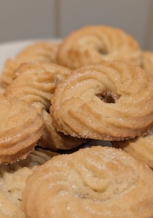 A picture of Danish Butter Cookies.