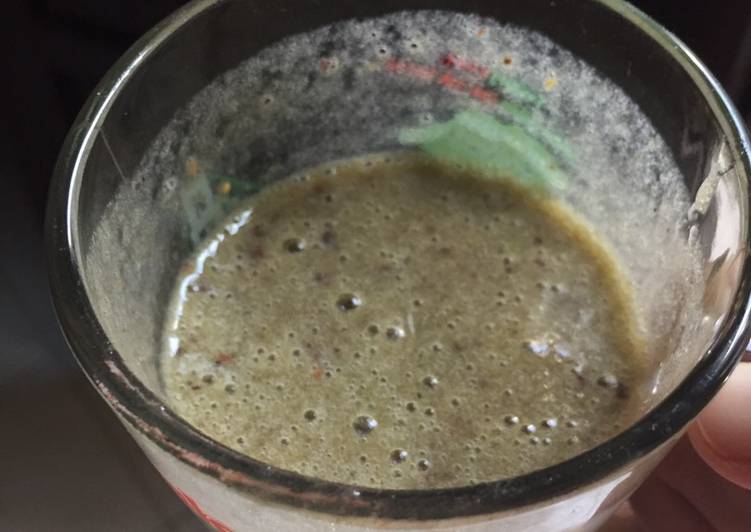 Smoothies banana grape mix berries moringa powder