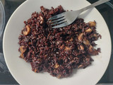 Arroz venere/negro con champiñón portobello