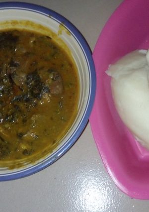 A picture of Bitter leave soup and poundo yam.