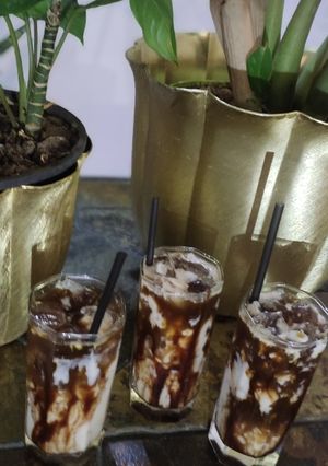 Una foto de Café con leche de coco frío