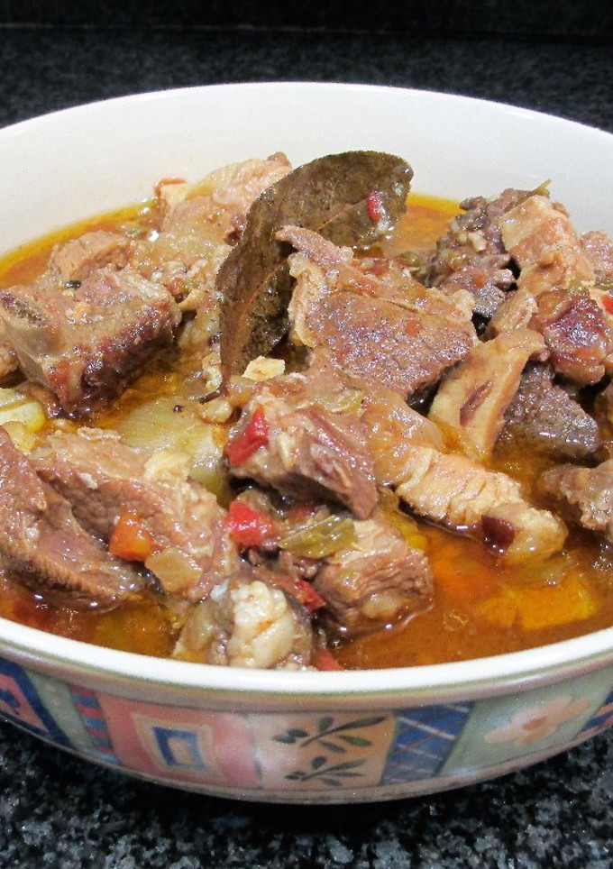 Una foto de Zarzuela de carne de ternera, panceta y costillas de cerdo al coñac