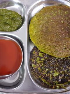 મગ અને ઓટ્સ ના ચીલા (Moong Oats Chila Recipe In Gujarati) રેસીપી મુખ્ય ફોટો