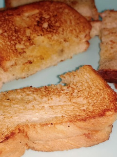 बटर टोस्ट (butter toast recipe in Hindi) रेसिपी मुख्य फोटो