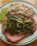 Chuletas ahumadas con rajas de poblano y cebolla