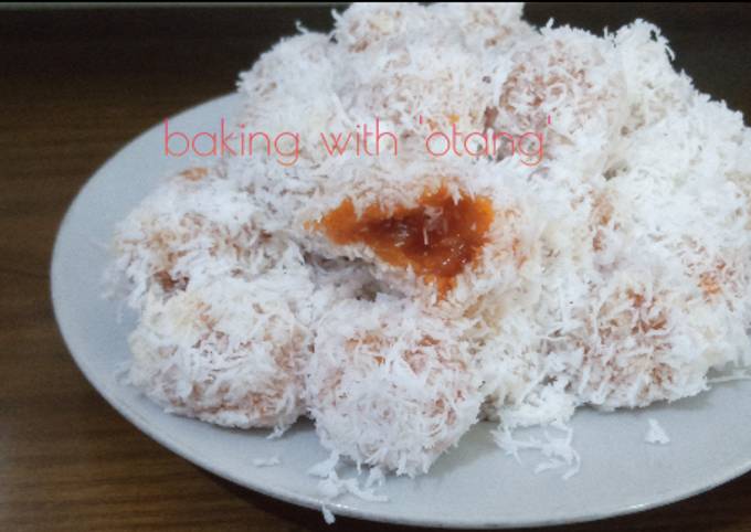 Klepon Ubi Jalar (ubi kuning)