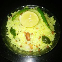A picture of Lemon rice.