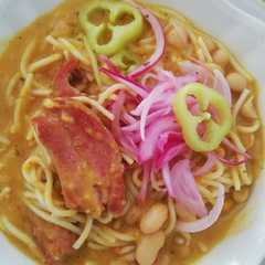 Una foto de Porotos con rienda y costillar ahumado