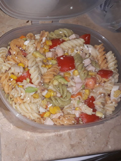 Una foto de Ensalada de pasta a full