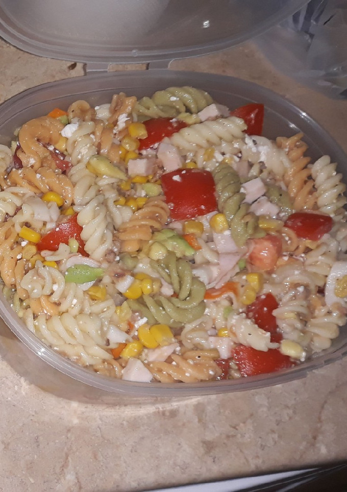 Una foto de Ensalada de pasta a full
