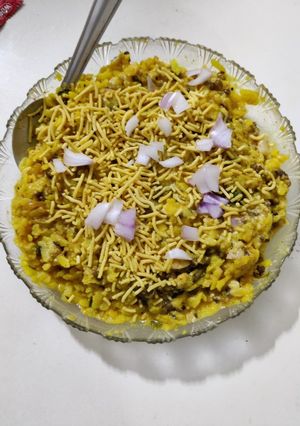 બરોડાનું ફેમસ પુના મિસળ (Baroda Famous Puna Misal Recipe In Gujarati) રેસીપી મુખ્ય ફોટો