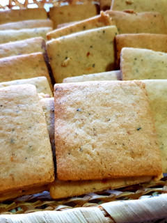 Una foto de Galletas saladas de Parmesano, tomates secos y Orégano