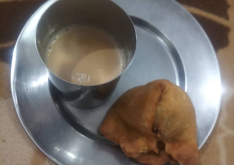Recipe of Homemade Aaloo samosa with tea