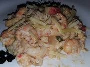 Una foto de arroz con surimi