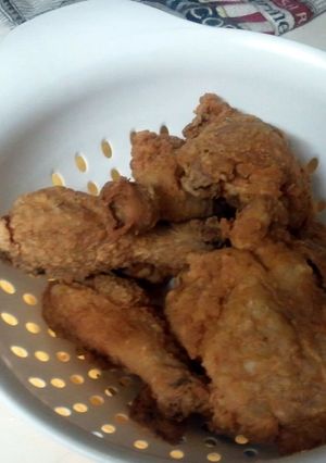 A picture of Golden Fried Chicken.