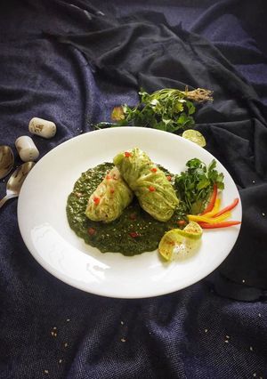A picture of Nutty lemony cabbage roll in green sauce.