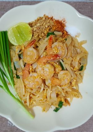 A picture of Keto Shirataki Noodle Pad Thai with Shrimp.