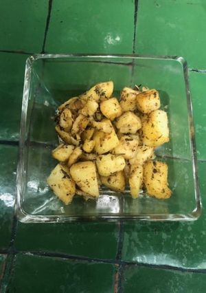 Una foto de PAPAS O BATATA (CAMOTE) A LAS HIERBAS FINAS